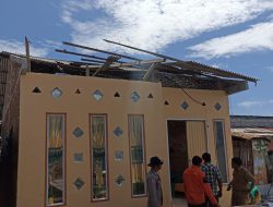 Warga Takalar Kehilangan Atap Rumah akibat Terjangan Puting Beliung