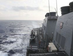 Pasukan China Usir Kapal Perang Perusak AS di Laut China Selatan
