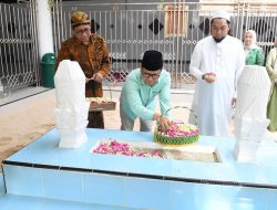 Gus Halim Ziarah dan Doa Bersama di Makam Pahlawan Nasional Kyai As’ad